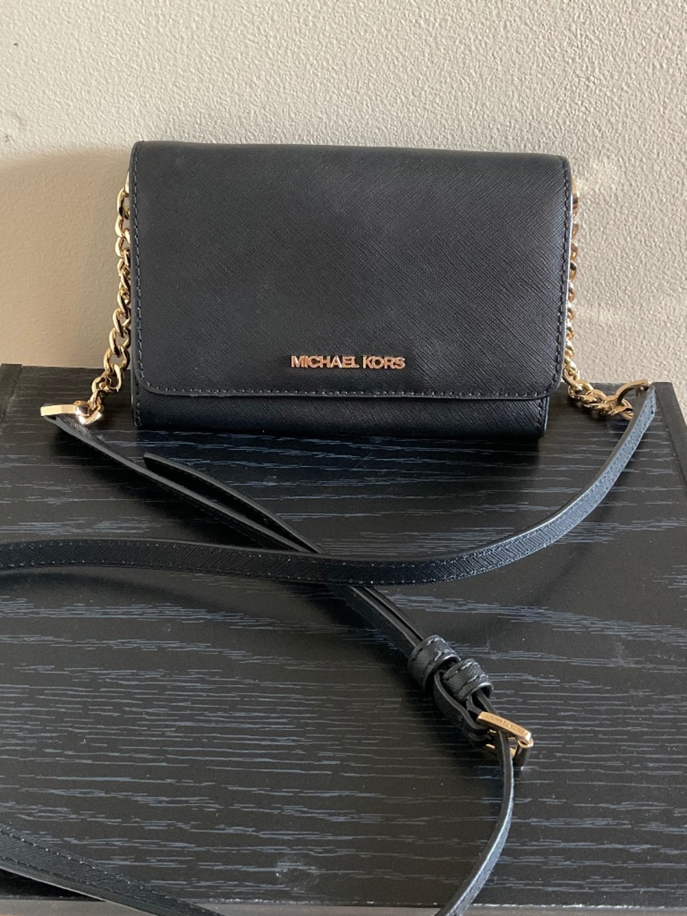 Micheal Kors Crossbody bag in Black